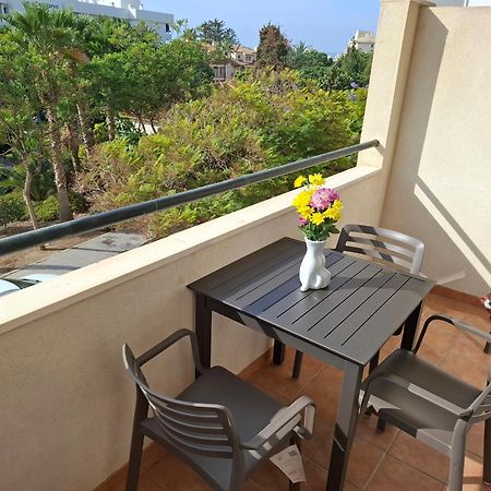 Central 2-Bed Apartment In Estepona Port Eksteriør bilde