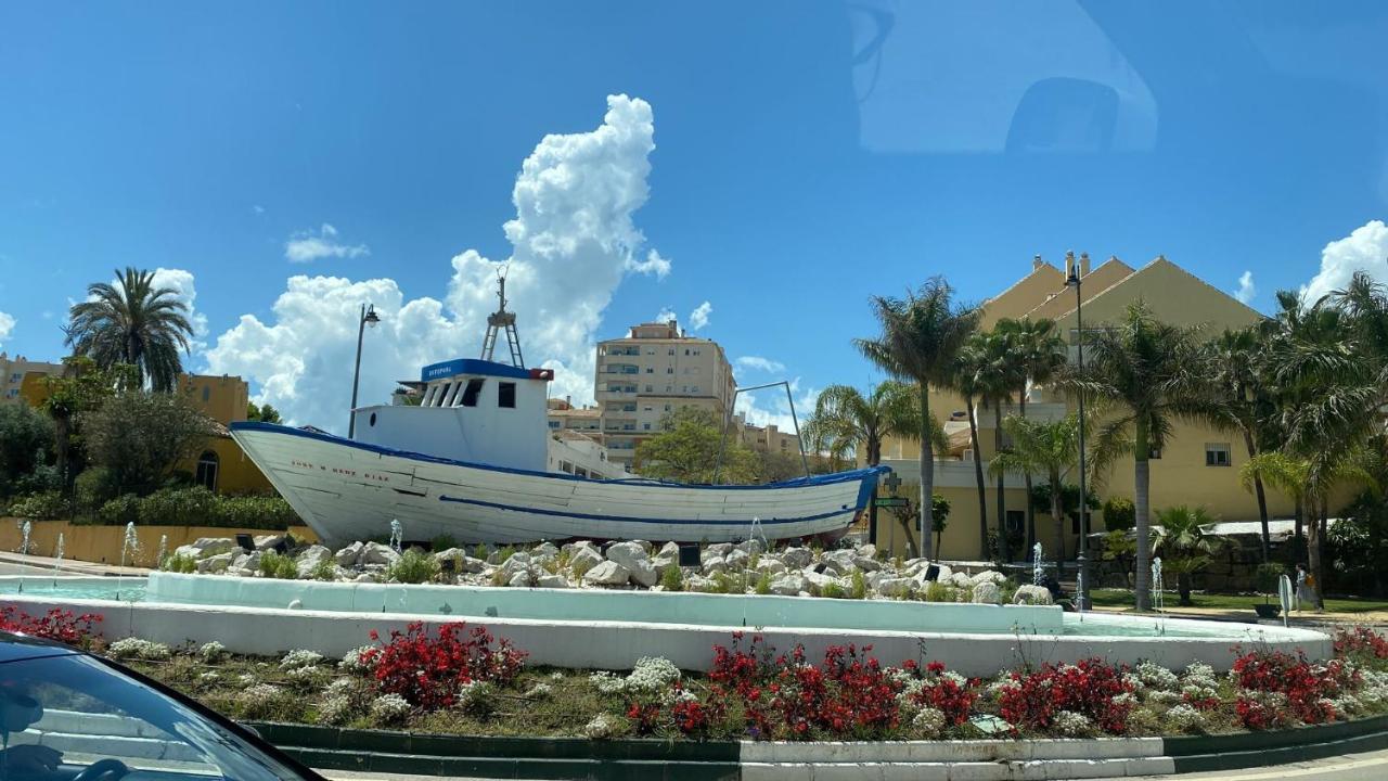 Central 2-Bed Apartment In Estepona Port Eksteriør bilde